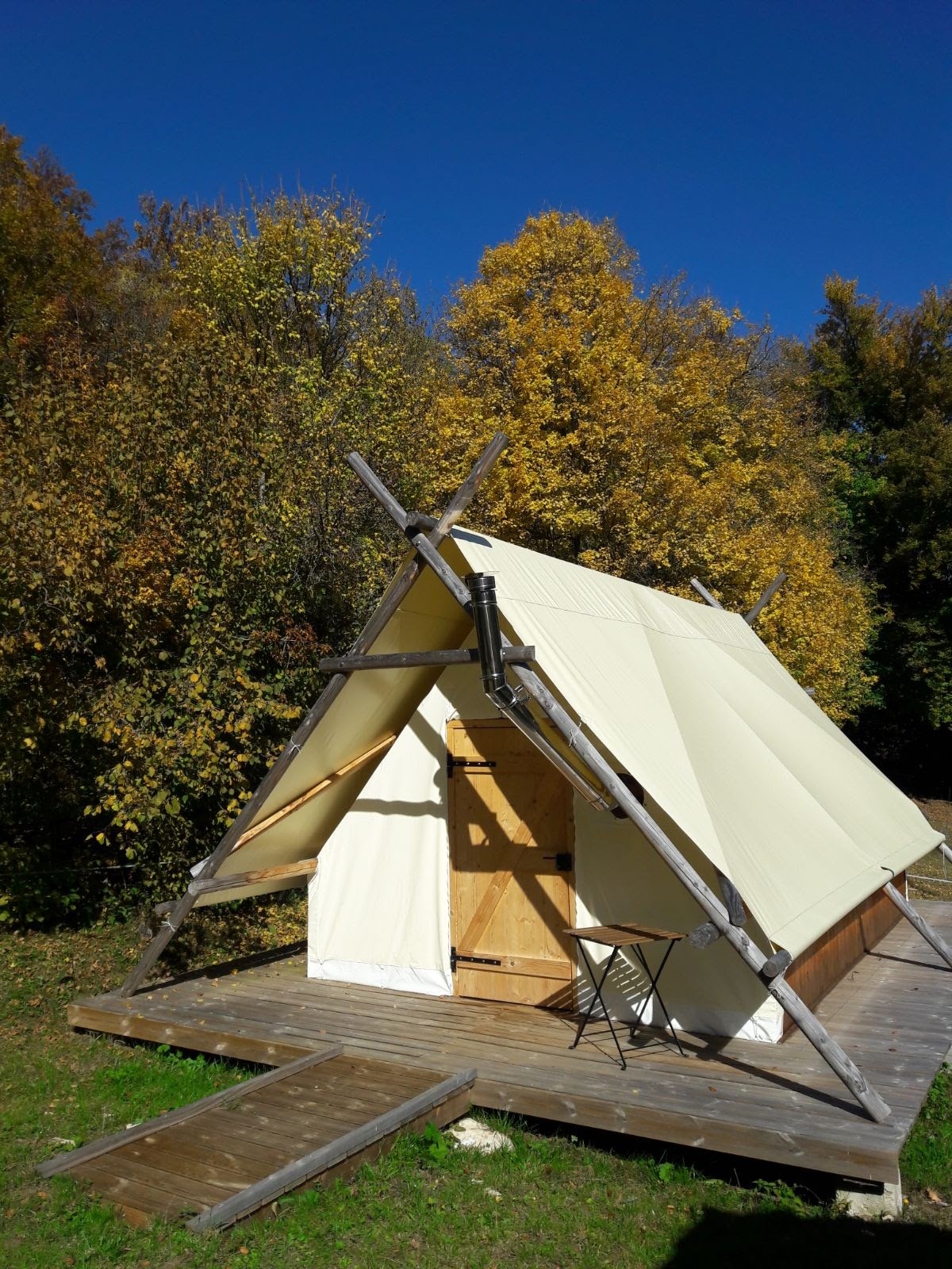 Les tentes du Camp de la Matrassière