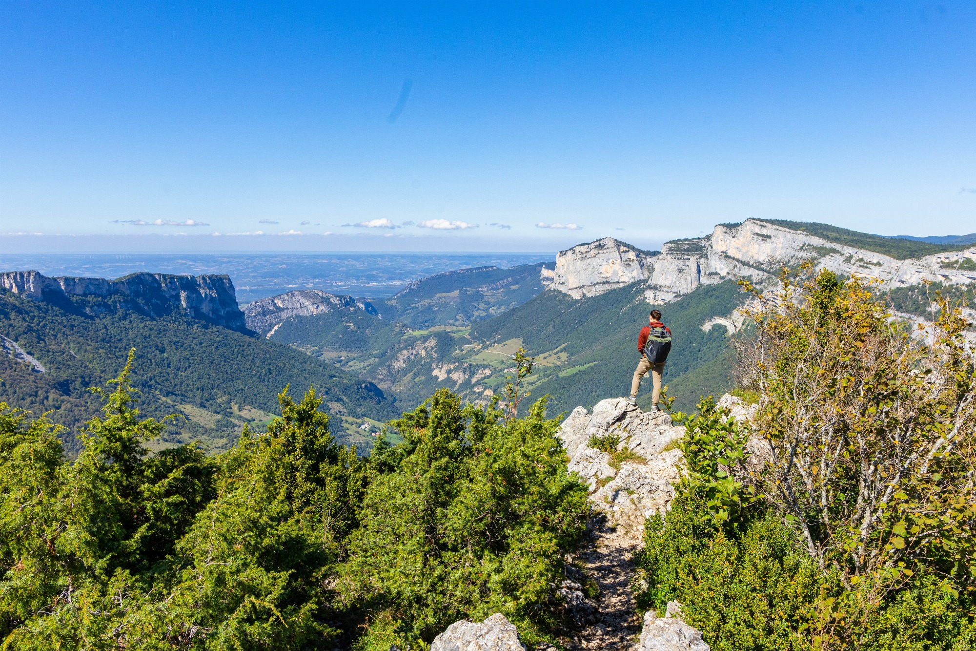 Panorama sur les montagnes du Vercors et l'ancienne route des Grands Goulets