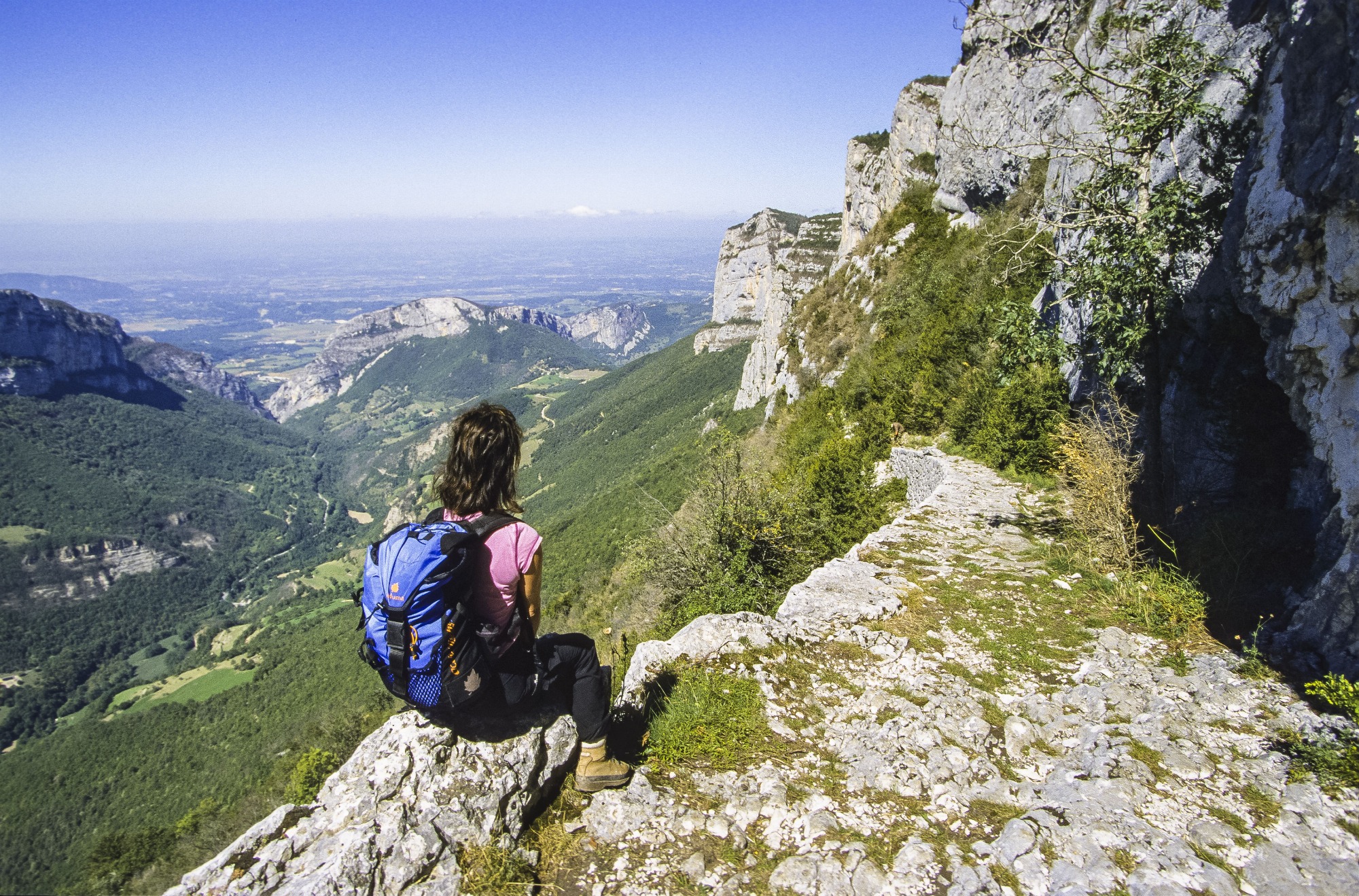 Pas de l'Allier regardé par une randonneuse