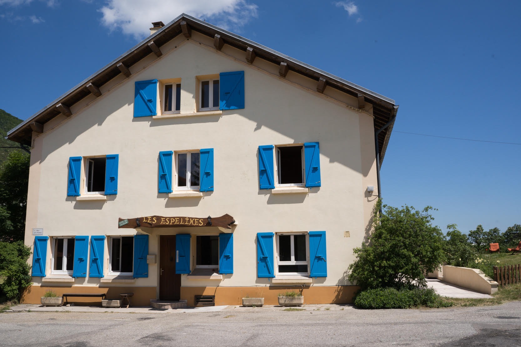 La façade sud du bâtiment, côté propriétaire.