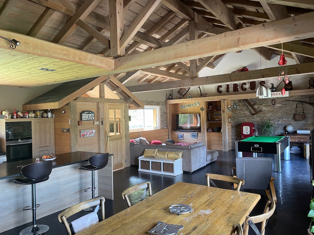 La chambre de Jaxel à Saint Martin en Vercors avec le grand espace en commun avec les propriétaires