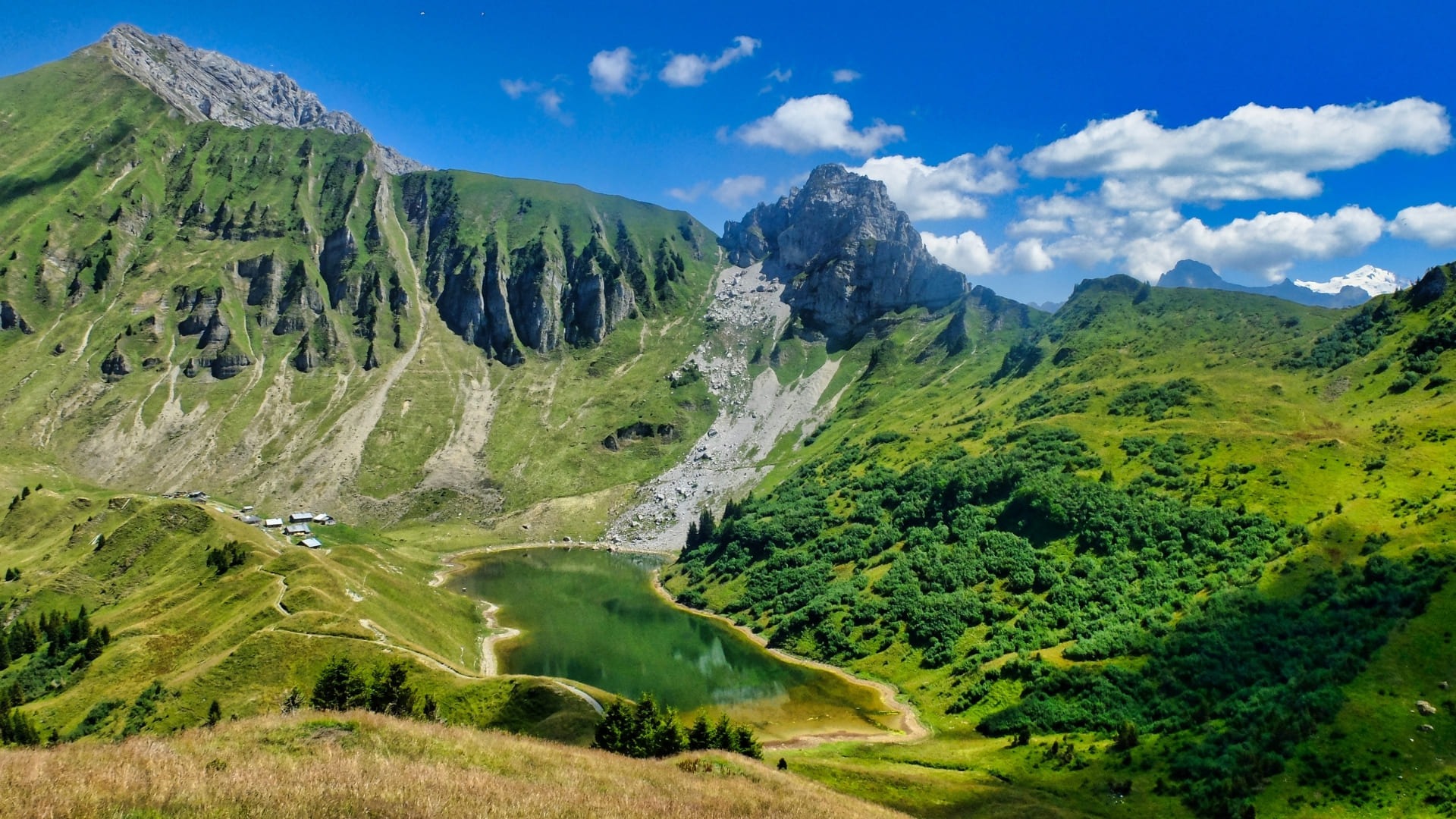 Lac de Lessy dans les Aravis