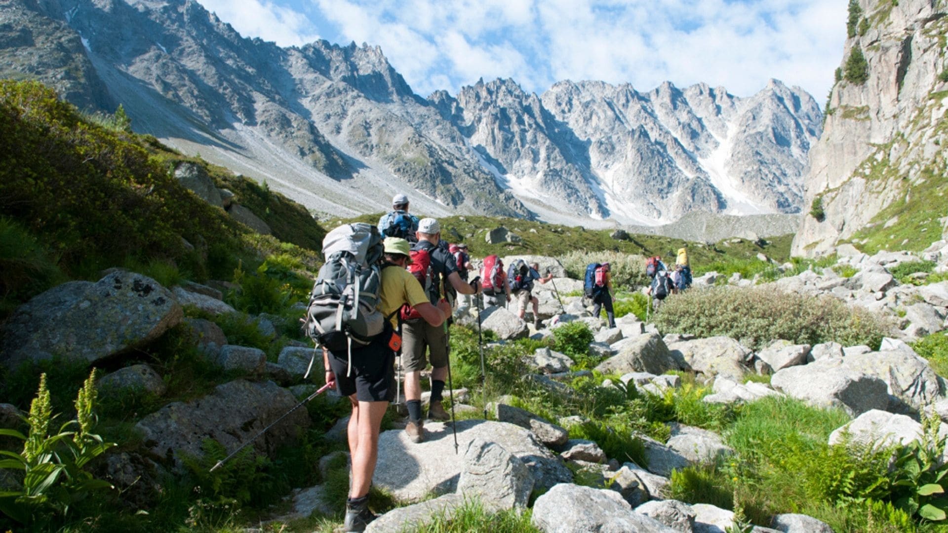 Randonneurs sur le Tour du Mont Blanc