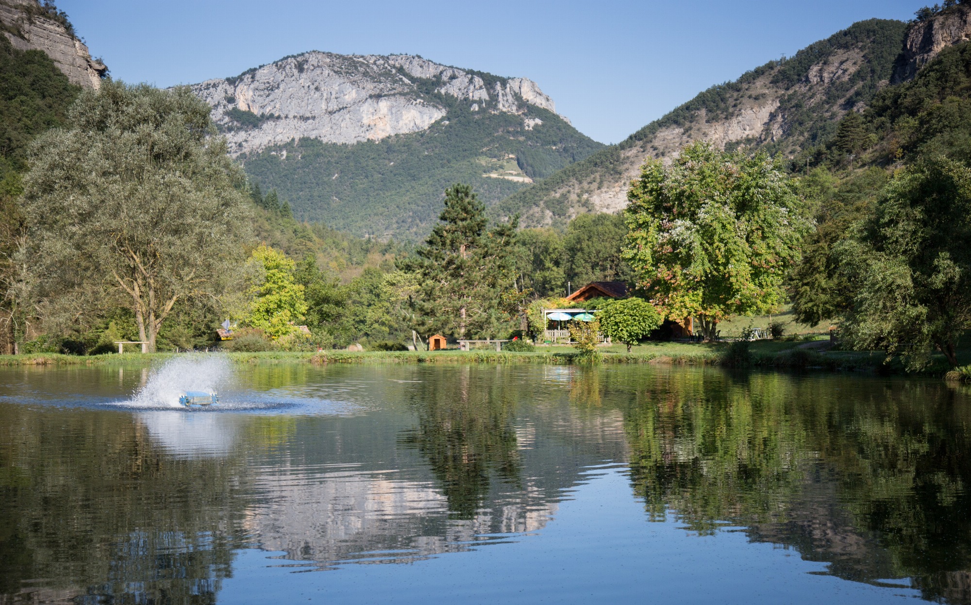 Un petit coin de paradis dans les gorges de la Vernaison : pêche, restauration, jeux pour enfants, jeu de piste terrain de boules ...une journée inoubliable.