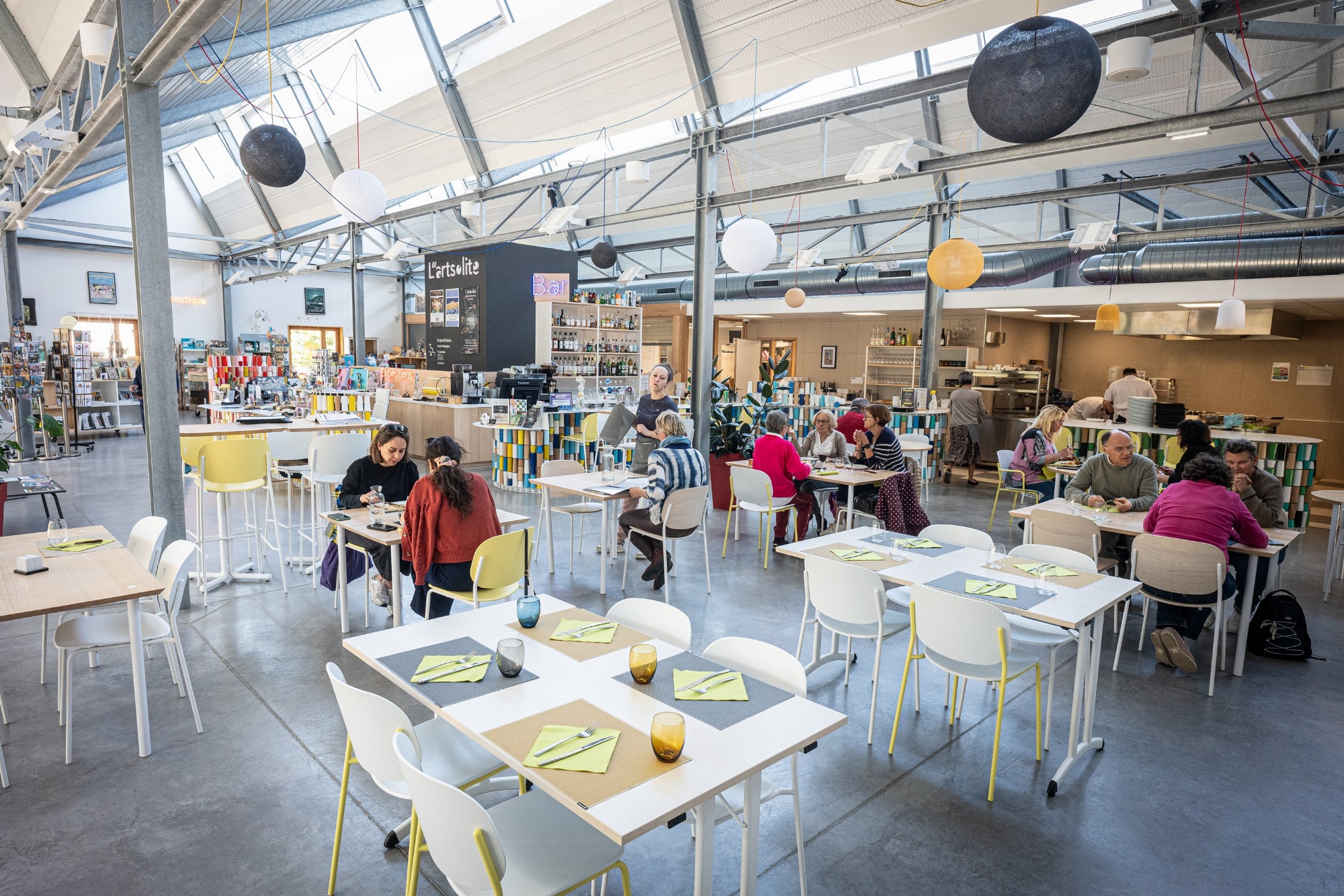 Le restaurant et le bar