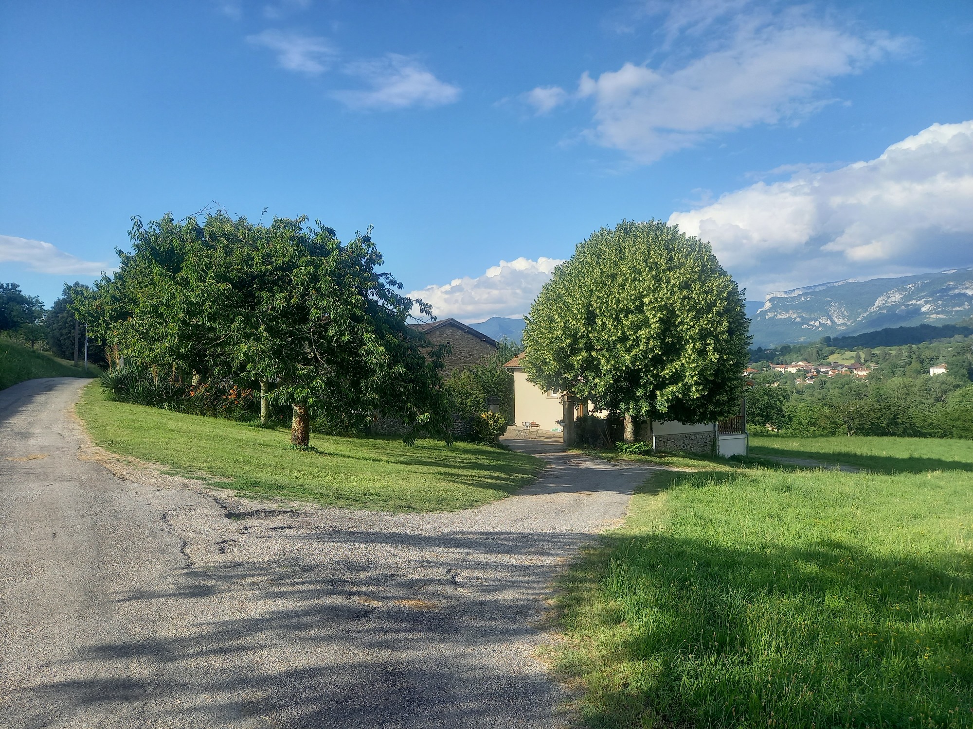 L'arrivée au gite la Maldina à Oriol en Royans bien entretenu et soigné.