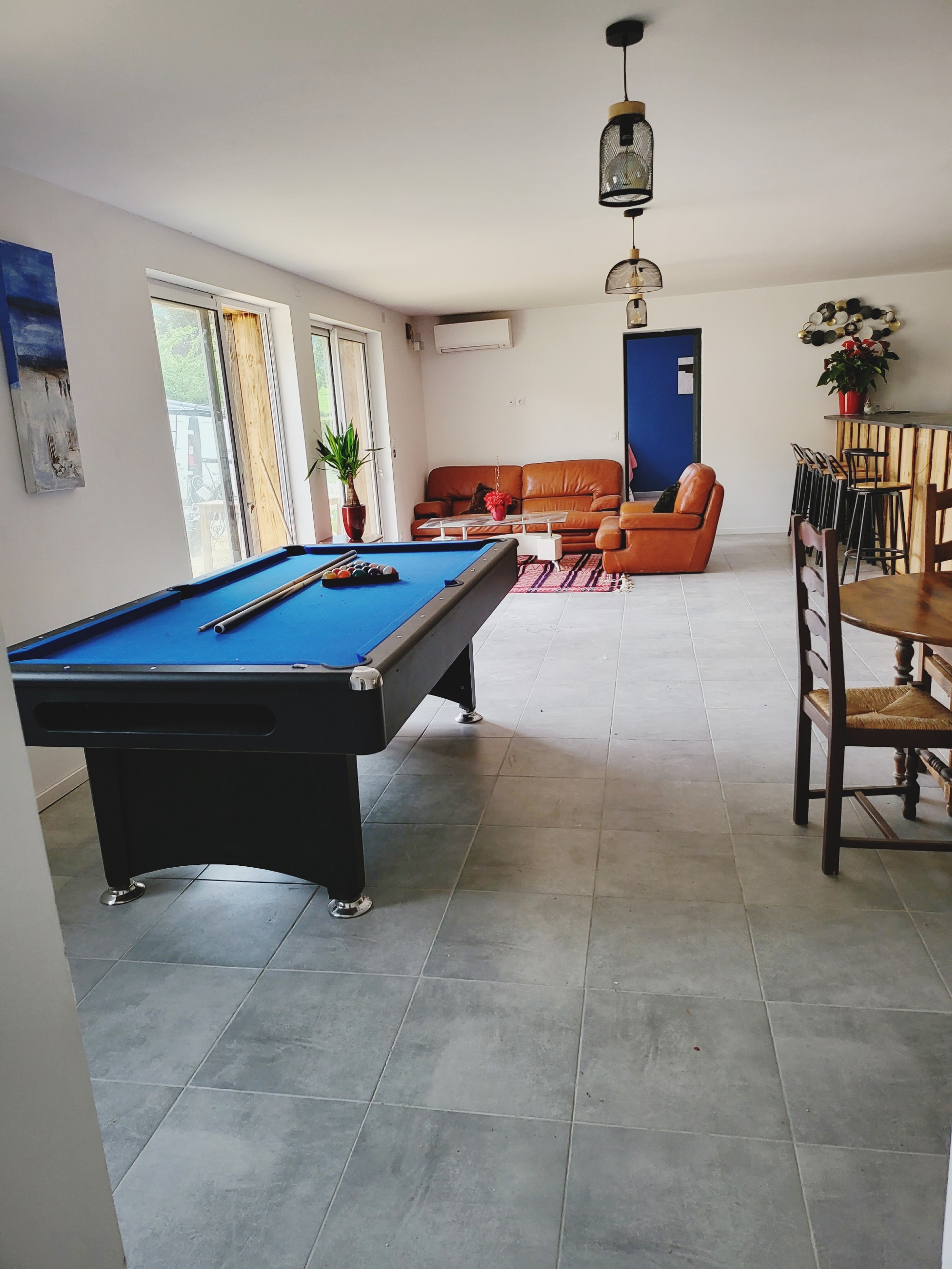 Aux chambres d'hôte Le bonheur du royans vous pourrez jouer au billard sur place.