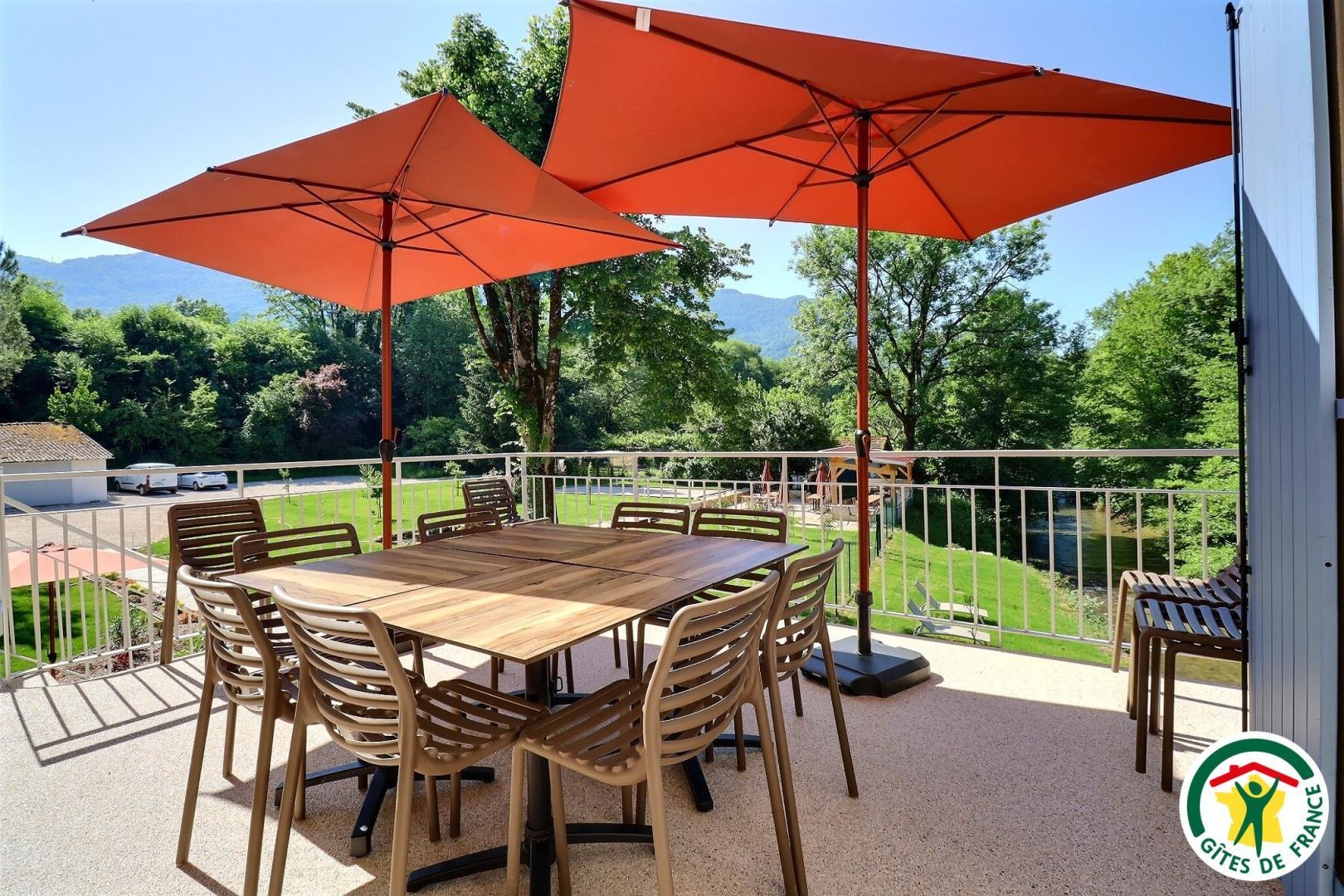 La terrasse privative au gîte, à l'étage