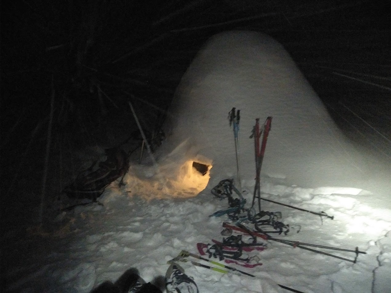 Fondue et nuit dans l'igloo