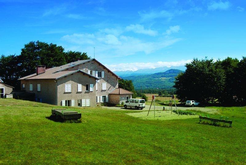 Les abords du Centre, verdoyant, paisible et convivial, entouré de nature.